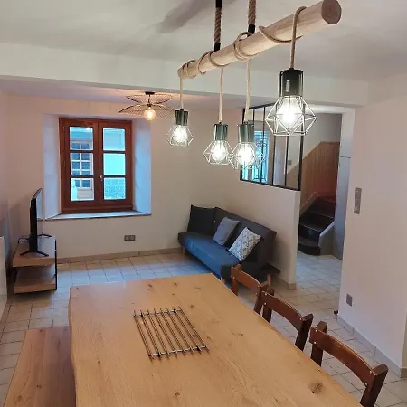 Agreable Maison Au Centre D'arreau Pour 8 Pers Hébergement de vacances