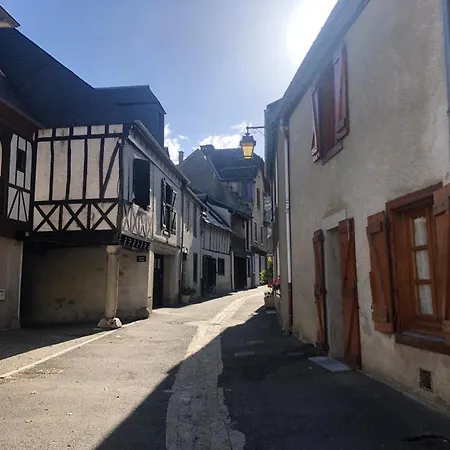 Agreable Maison Au Centre D'arreau Pour 8 Pers Hébergement de vacances