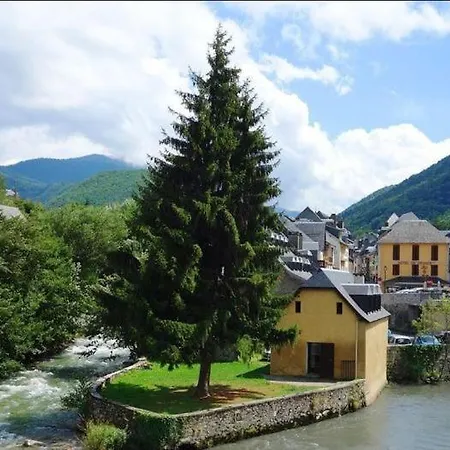 Agreable Maison Au Centre D'arreau Pour 8 Pers