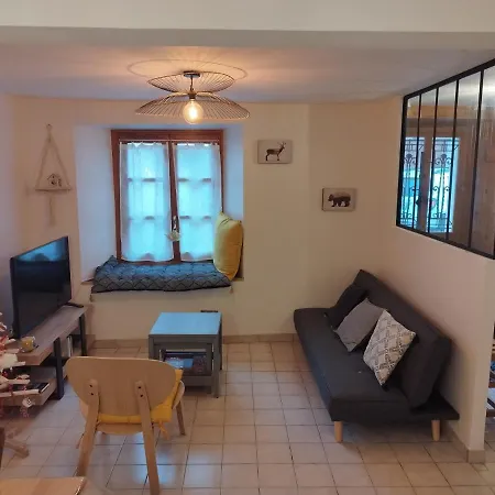 Agreable Maison Au Centre D'arreau Pour 8 Pers